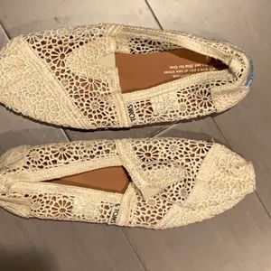 Toms Alpargata Lace Women’s slip on shoe